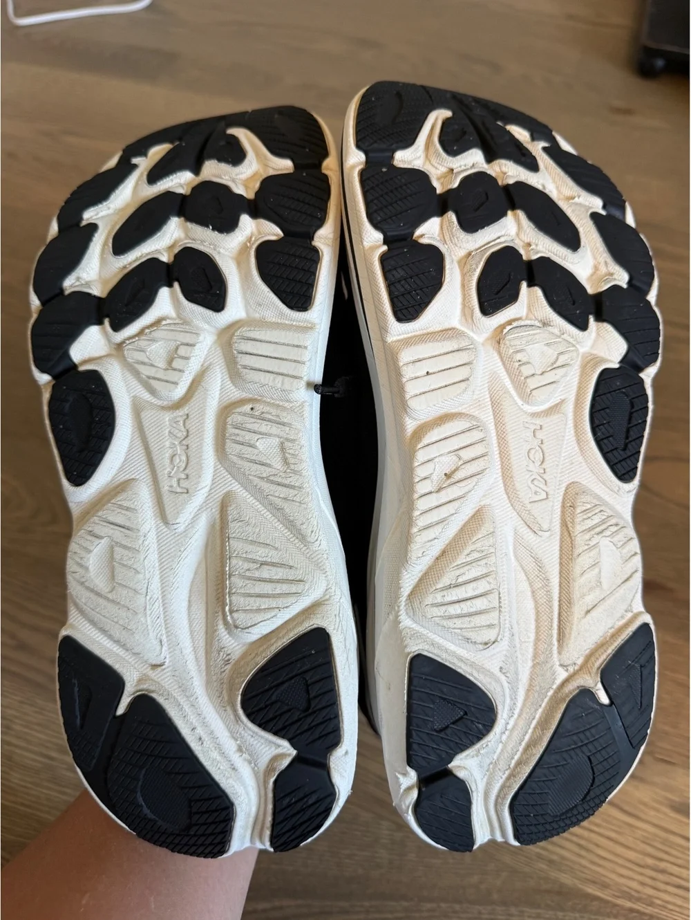 Hoka One Women's Clifton 10 Sneakers Size 9B Black with White Sole